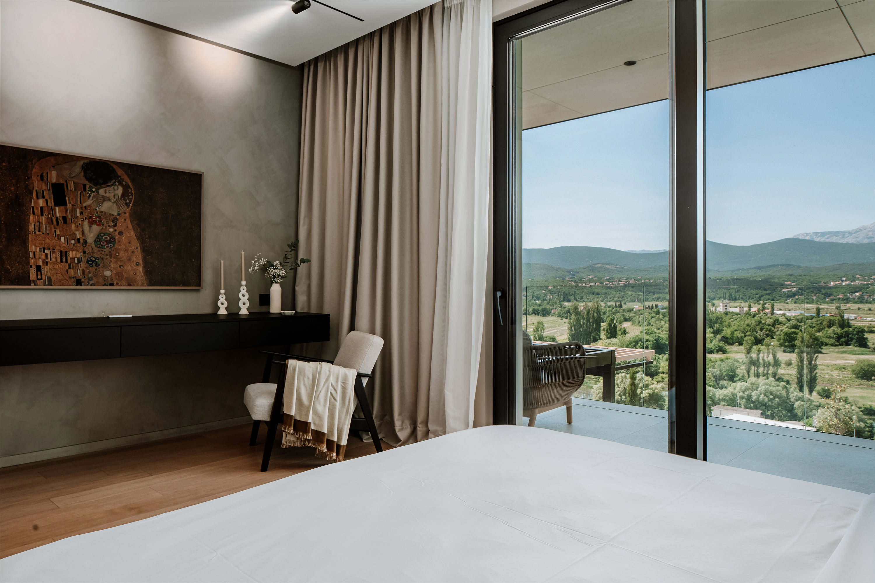 Villa Z1 — luxury villa imotski bedroom artwork view 2